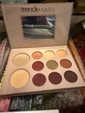 TRENDBEAUTY Naturally Nude Eyeshadow Palette NEW